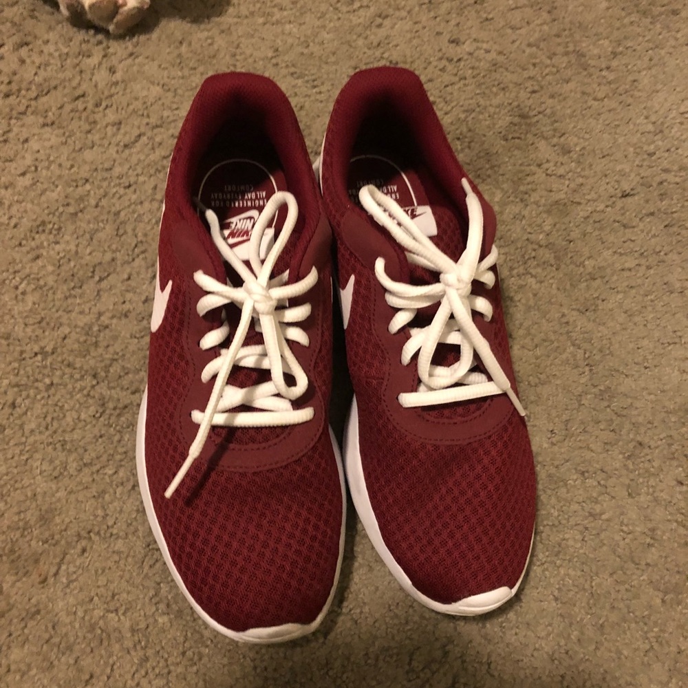 Women’s Nike running shoes - Picture 2 of 5